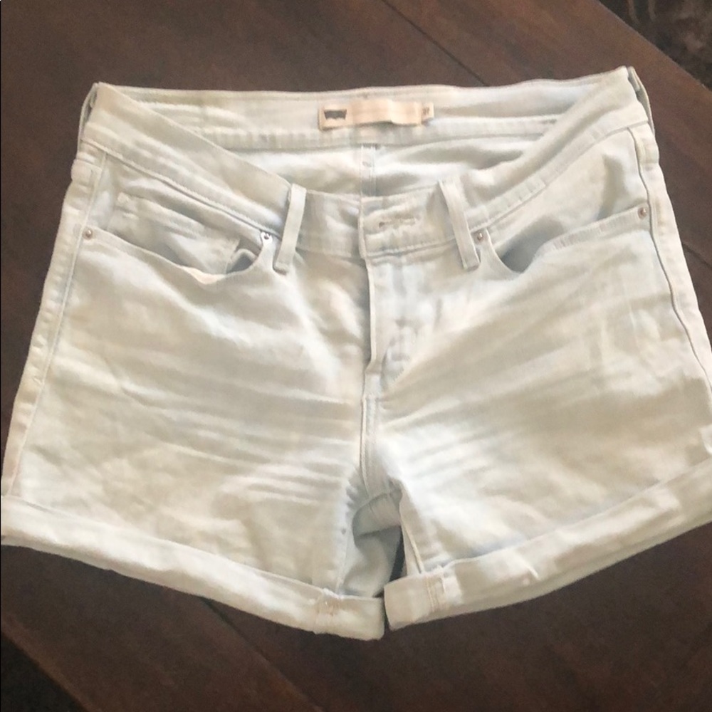 Levi shorts Size 27